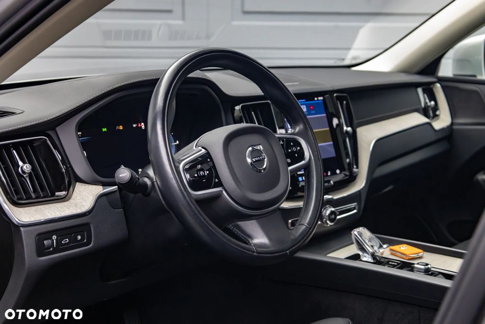 Volvo XC 60 T6 Plug-In Hybrid AWD Plus Bright - 12