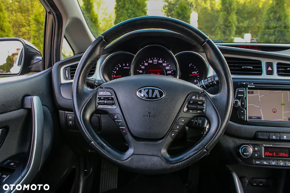 Kia Ceed 1.6 CRDi 128 ISG SW Vision - 27