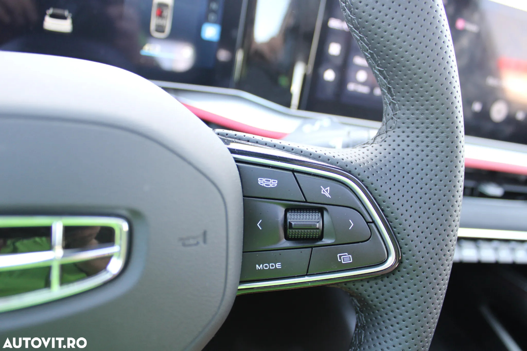 Geely Coolray - 14