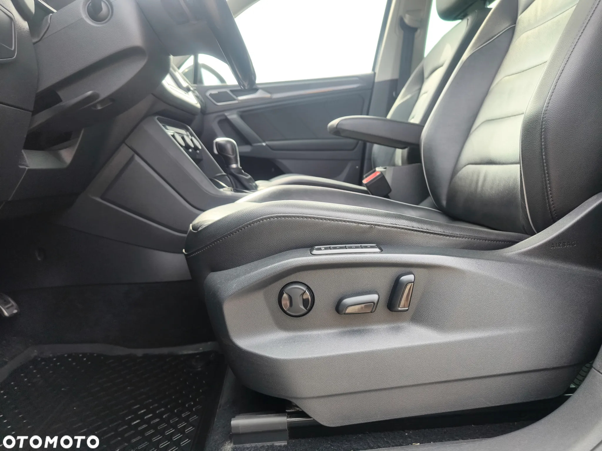 Volkswagen Tiguan 2.0 TDI SCR 4MOTION (BlueMotion Techn.) DSG Highline - 25