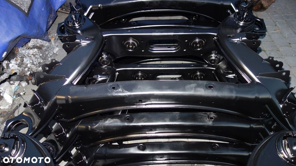 BELKA TYLNEGO ZAWIESZENIA MERCEDES W204,W212 BDB 3 - 8