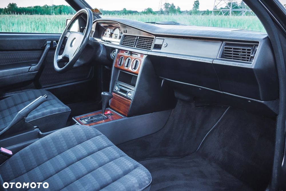 Mercedes-Benz W201 (190) - 12