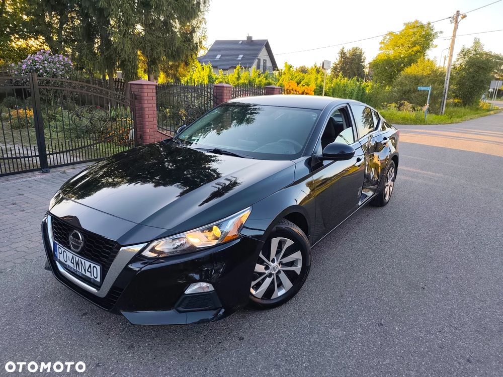 Nissan Altima - 3