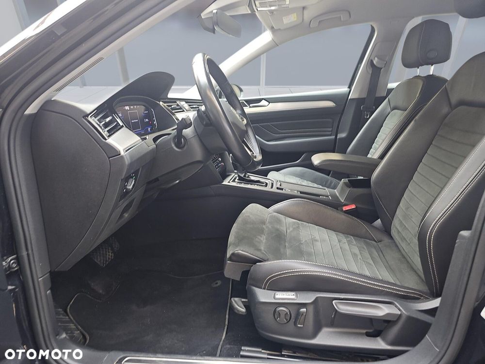 Volkswagen Passat Variant 2.0 TDI EVO Elegance DSG - 9