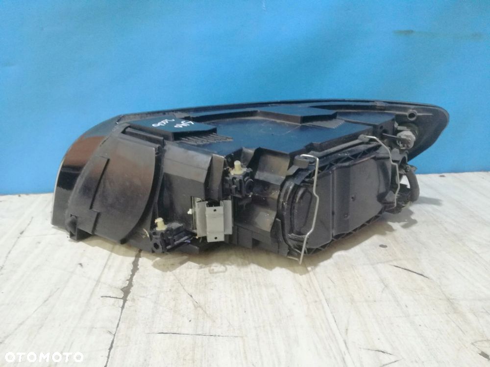 Volvo V50 S40 lampa reflektor przód przednia prawa Europa 04/07 - 2