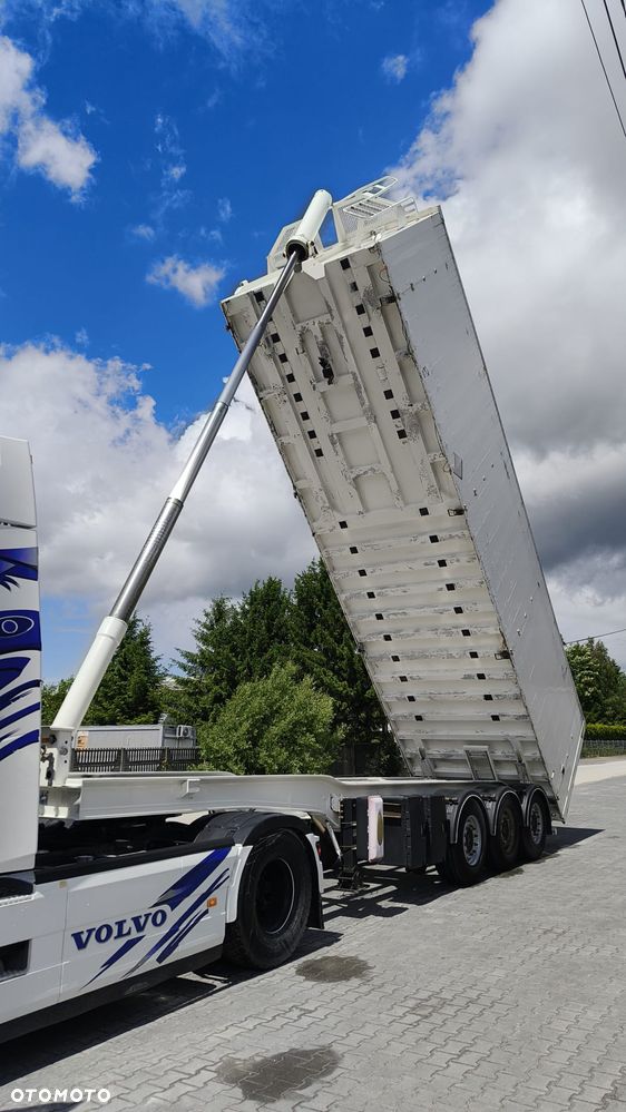 Benalu WYWROTKA 56m3 ALUMINIOWA / OSIE MERCEDES/OŚ PODNOSZONA / DRZWI / SZYBER ZBOŻOWY - 2