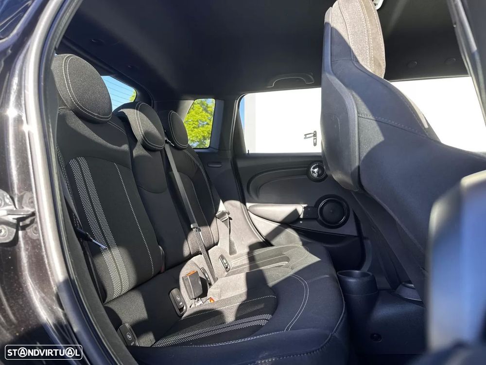 MINI 5 Portas Cooper D - 17