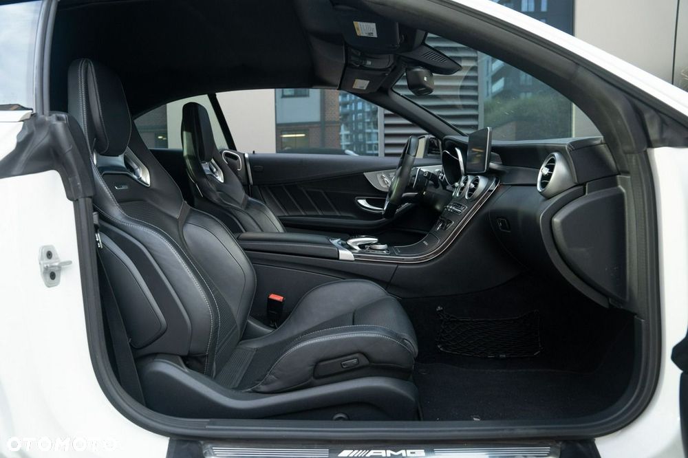 Mercedes-Benz Klasa C AMG 63 S AMG Speedshift 7G-MCT - 33