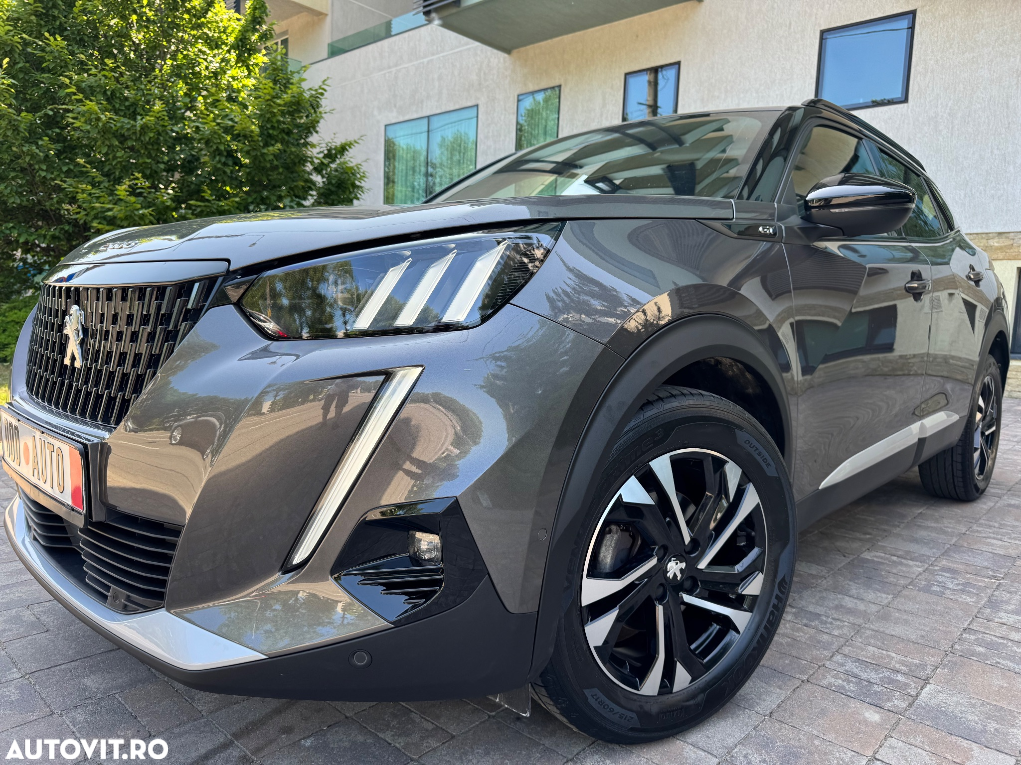 Peugeot 2008 PureTech 130 EAT8 GT - 9