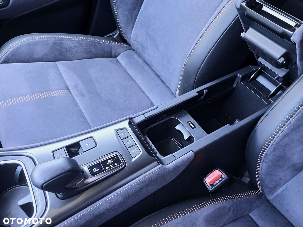 Lexus LBX 1.5 Hybrid Cool AWD - 26