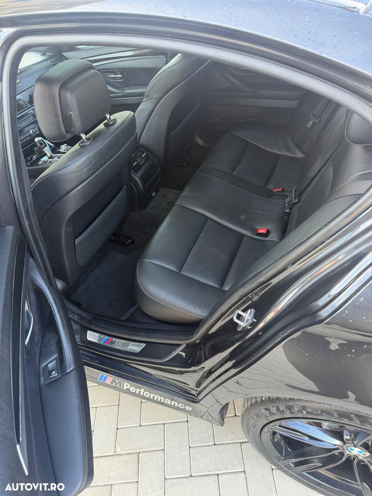 BMW Seria 5 525d xDrive AT - 24