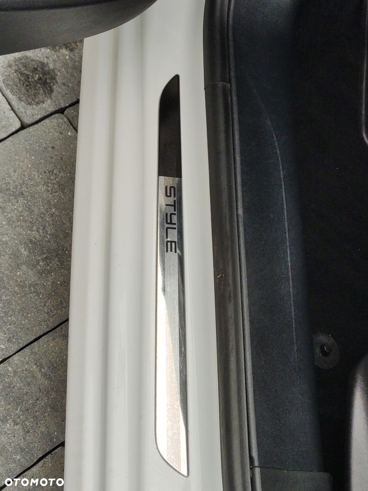 Peugeot 208 - 13