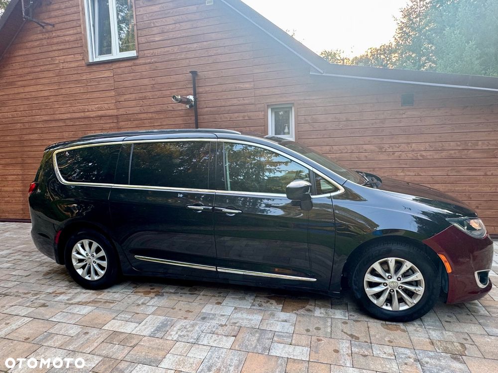 Chrysler Pacifica - 8