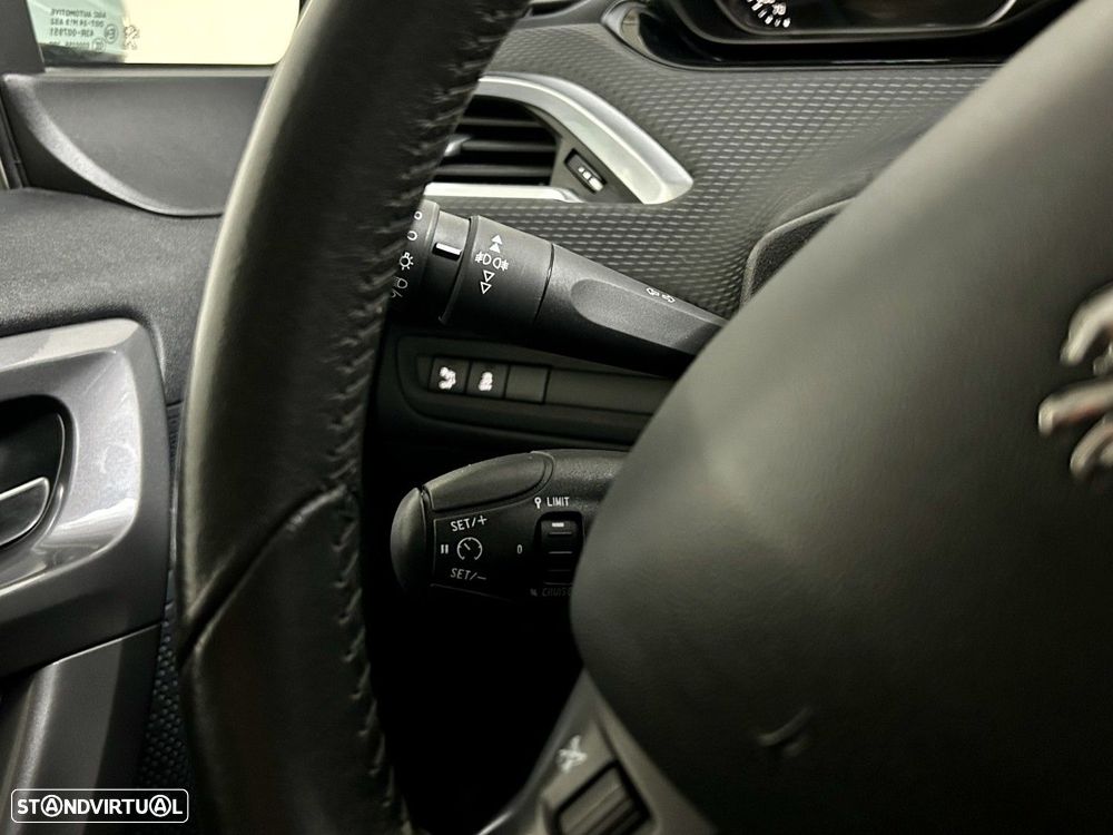 Peugeot 2008 1.2 PureTech Style - 13