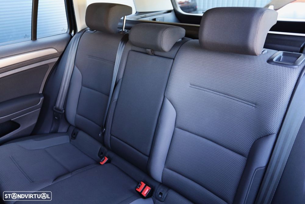 VW Golf Variant 1.6 TDi Highline - 16