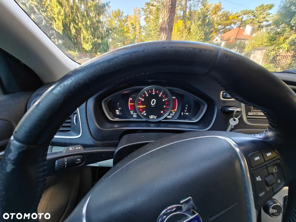 Volvo V40 Cross Country T3 Drive-E Ocean Race - 9