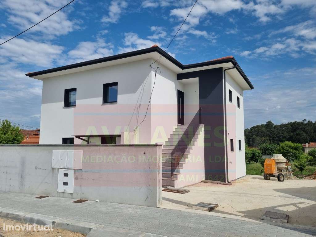 ANDAR MORADIA T2 - LOBÃO - Grande imagem: 2/12