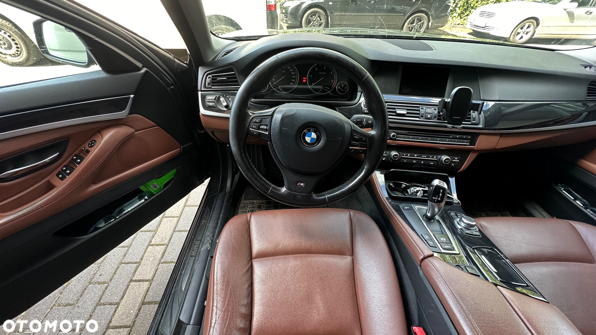 BMW Seria 5 530d xDrive Touring - 9