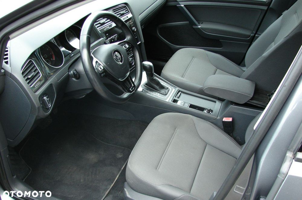 Volkswagen Golf - 11