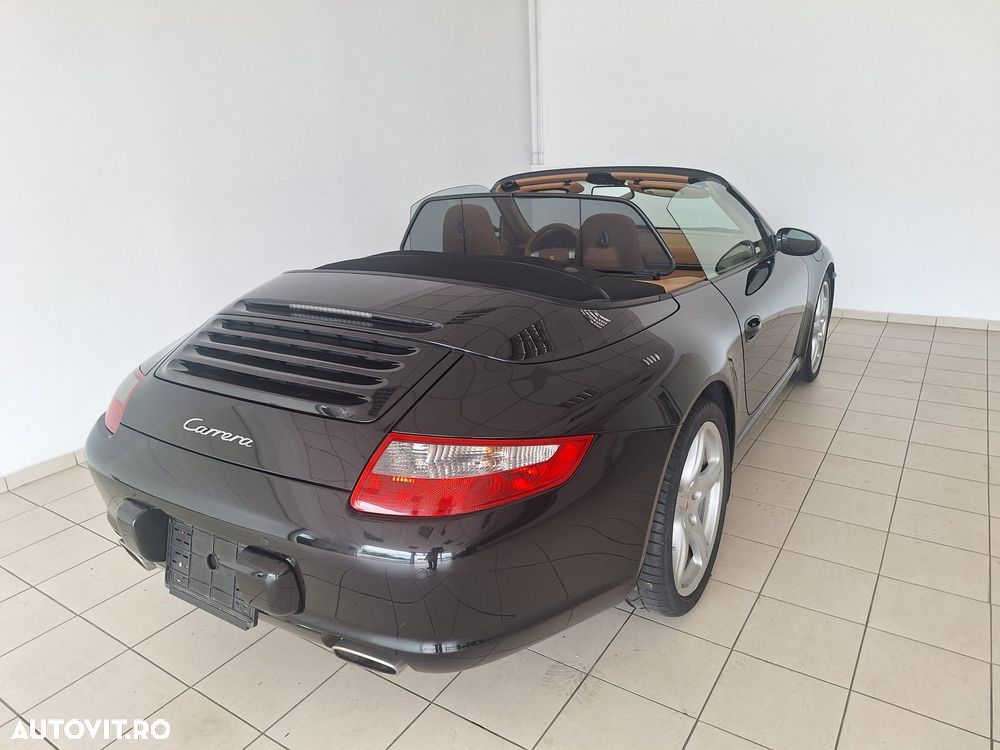 Porsche 911 Carrera 4 - 8