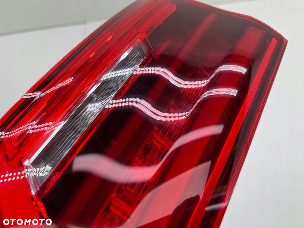 BMW 5 G30 LAMPA PRAWA TYŁ W KLAPĘ LED 7376474 - 7