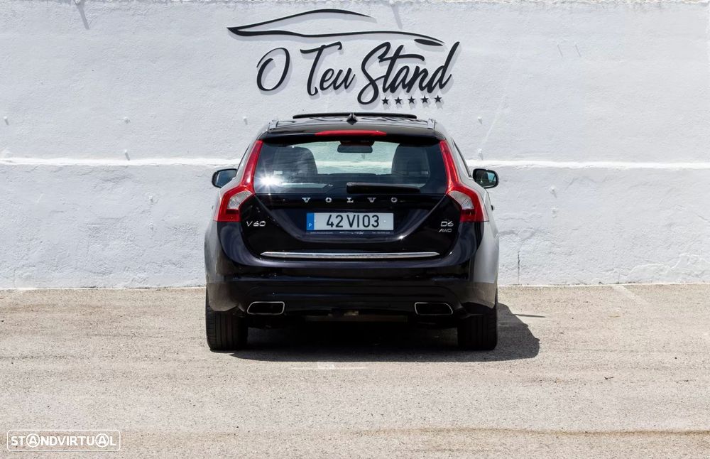 Volvo V60 D6 Plug-In-Hybrid AWD Geartronic Momentum — fotografia 4