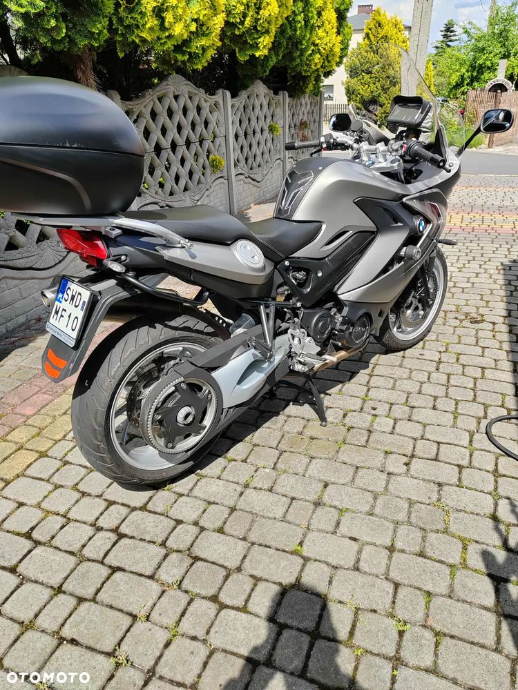 BMW F - 19