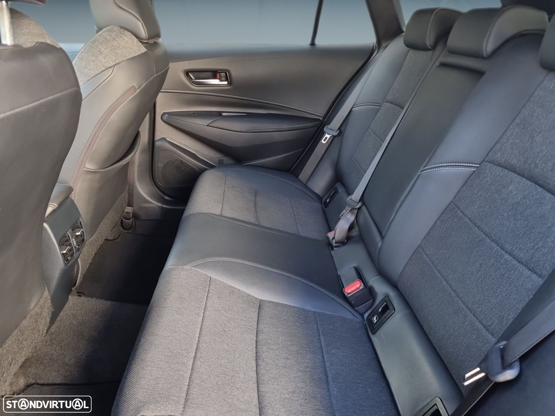 Toyota Corolla Touring Sports 1.8 Hybrid Comfort Plus - 23