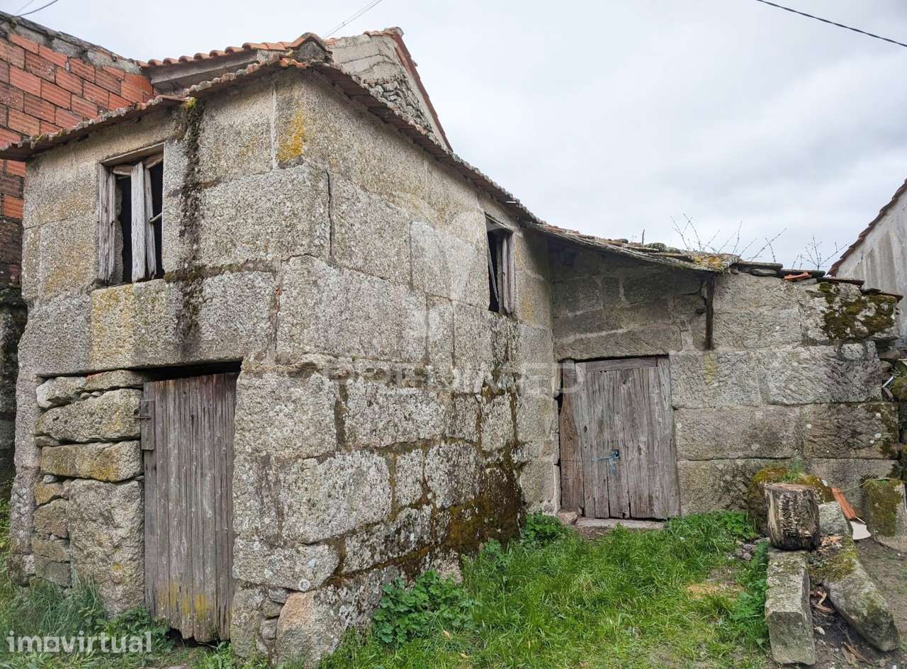Casa em pedra para reconstrução em Vila Meã / Vila Real - Grande imagem: 2/13