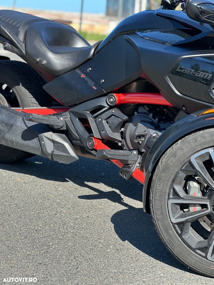Can-Am Spyder - 10