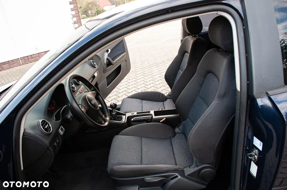 Audi A3 3-drzwiowe 2.0 FSI Attraction - 23