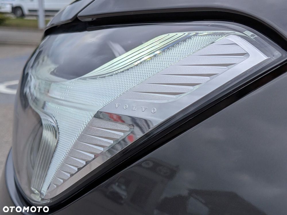 Volvo XC 60 B4 D AWD Ultimate Dark - 19