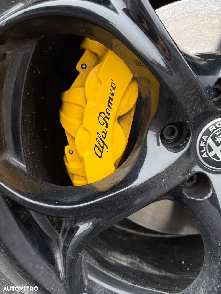 Alfa Romeo Giulia 2.0 Turbo 16V AT8 Veloce Ti - 24