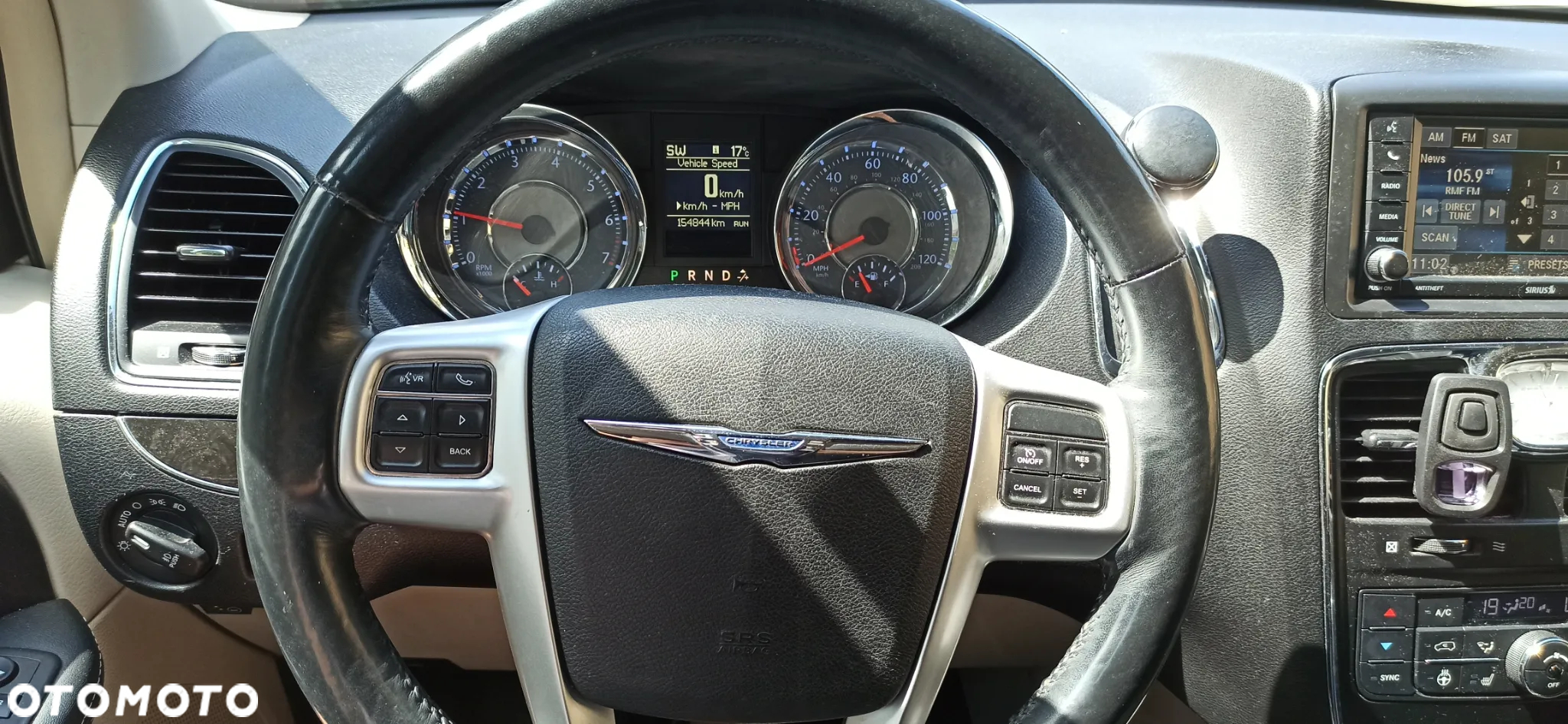 Chrysler Town & Country - 24