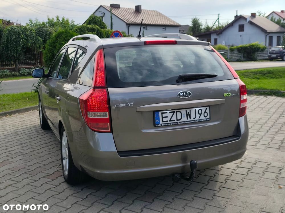 Kia Ceed 1.6 CRDi ISG Spirit - 9