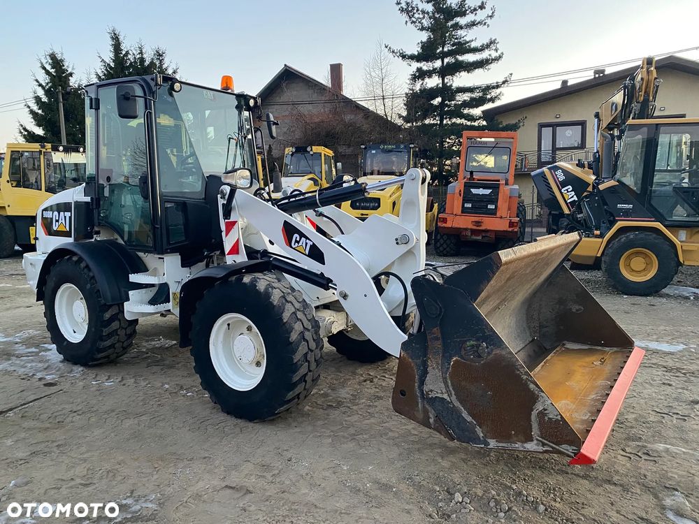 Caterpillar CAT 908M, 2020 ROK, 3400 MTH, ŁYŻKA OTWIERANA + WIDŁY, z NIEMIEC, - 9