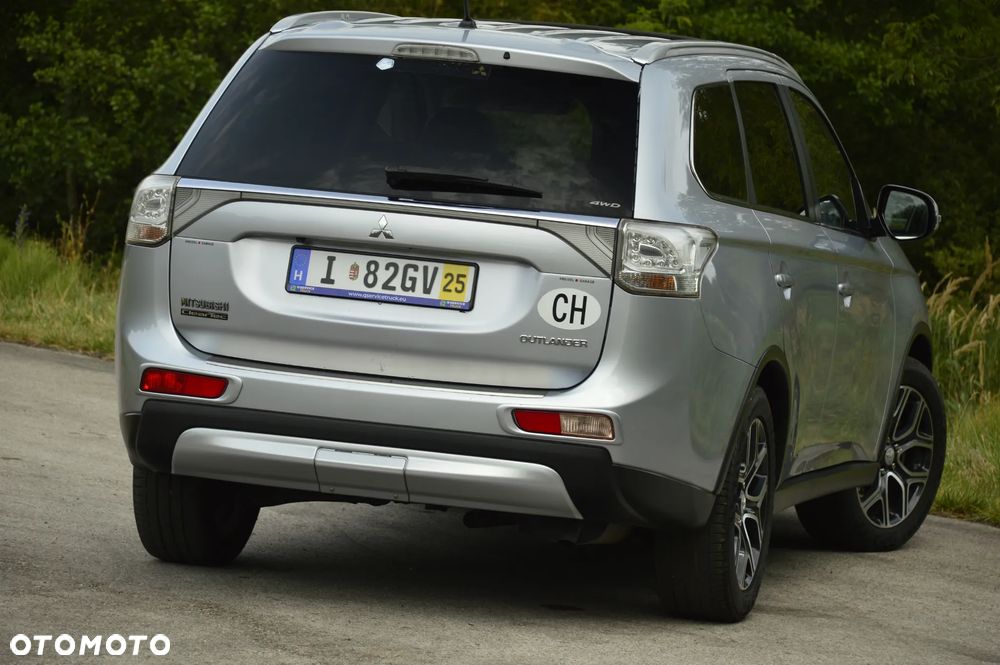 Mitsubishi Outlander 2.0 Intense + Navi 4WD CVT - 19