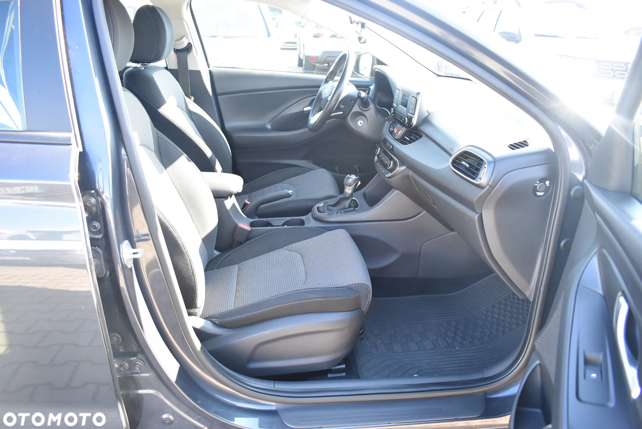 Hyundai i30 1.6 D Classic + DCT - 17