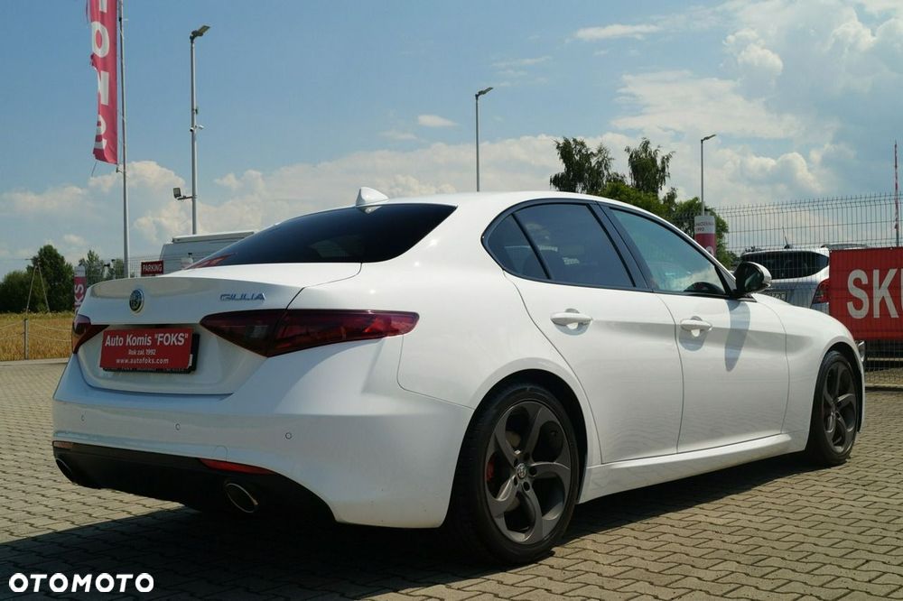Alfa Romeo Giulia - 8