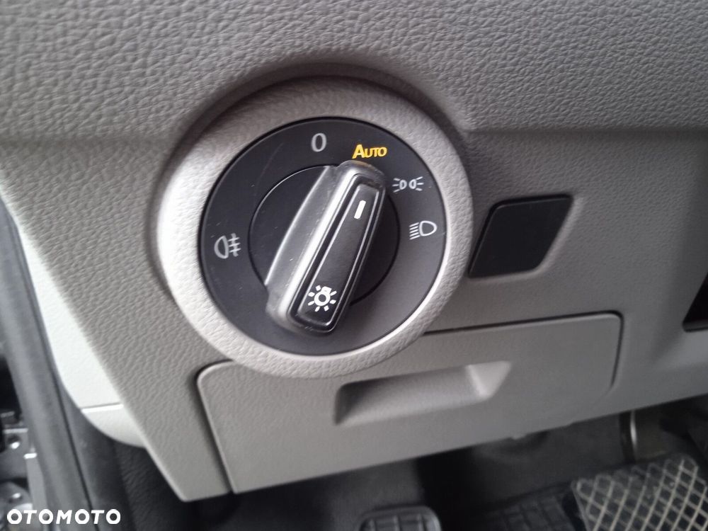 Volkswagen Caravelle - 27