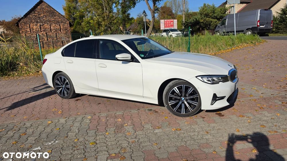 BMW Seria 3 318d Sport Line - 25