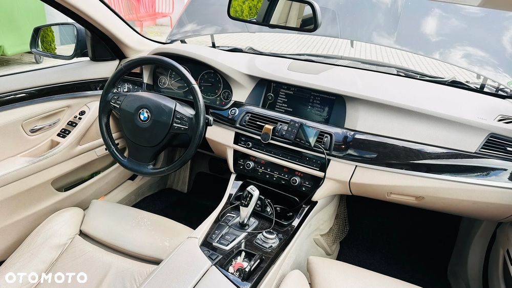 BMW Seria 5 530d xDrive - 12