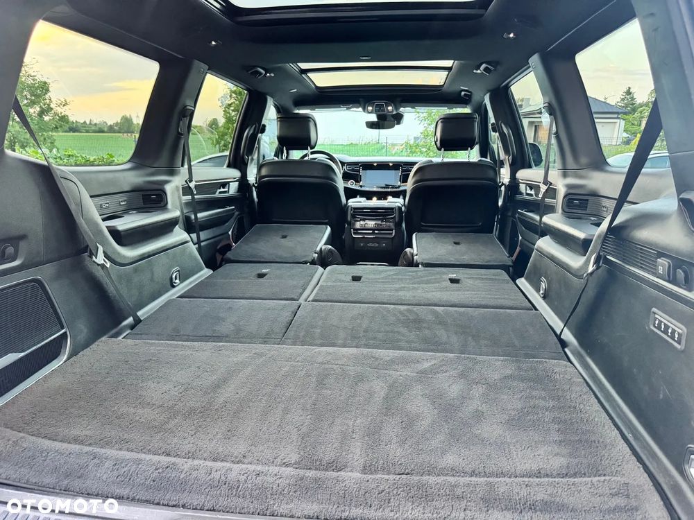 Jeep Wagoneer - 24