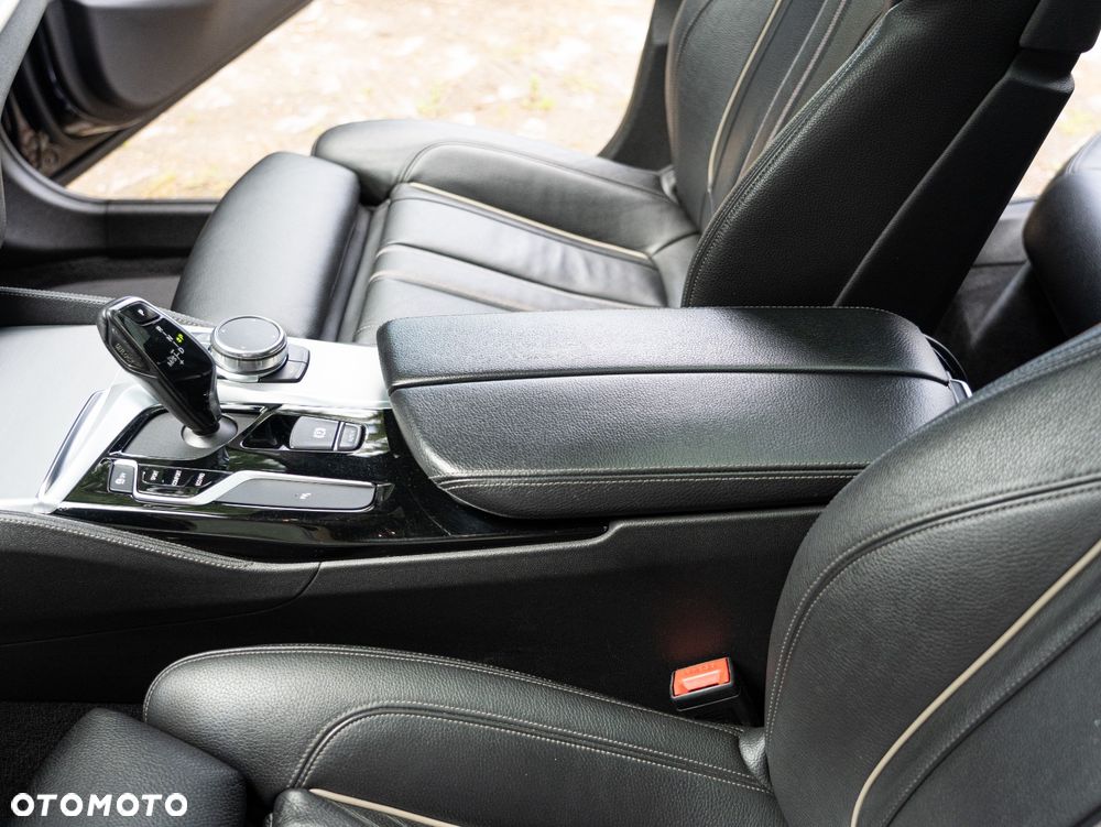 BMW Seria 5 530d xDrive M Sport sport - 36