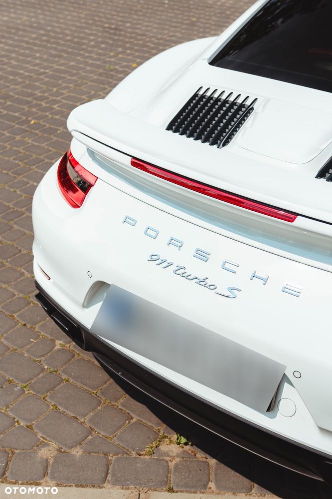 Porsche 911 Turbo S - 15