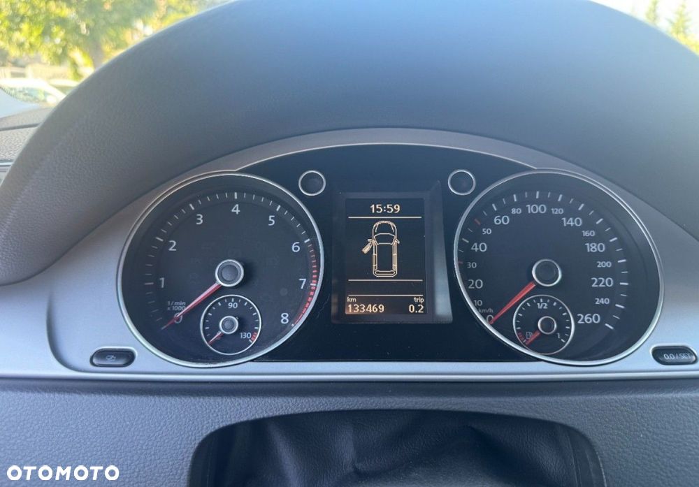 Volkswagen Passat - 21