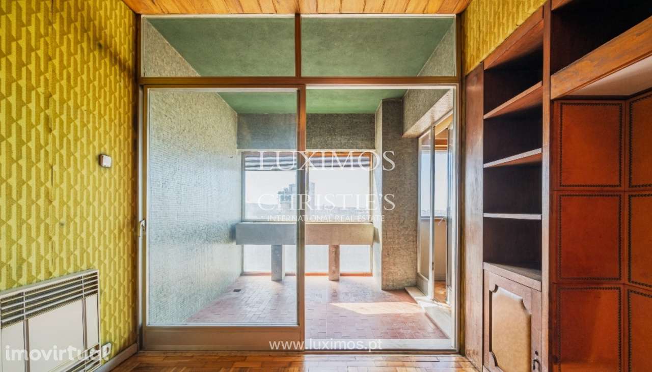 Apartamento T5 para reabilitar à venda no centro do Porto - Grande imagem: 4/14