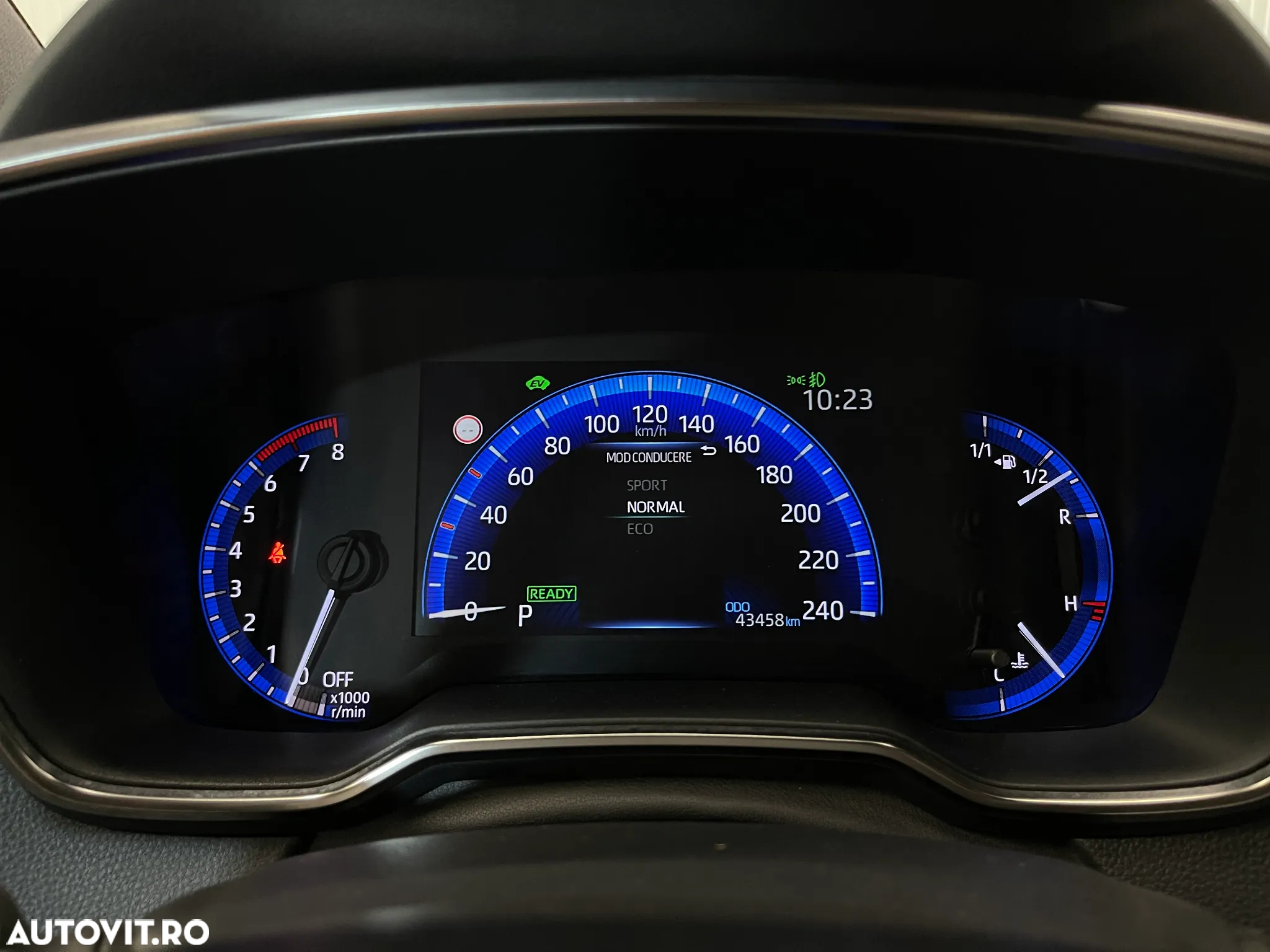 Toyota Corolla 2.0 Hybrid Lounge - 29