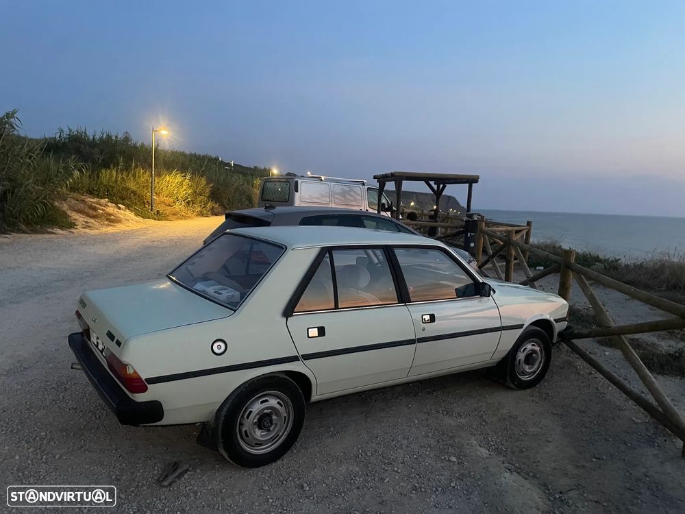 Peugeot 305 - 3