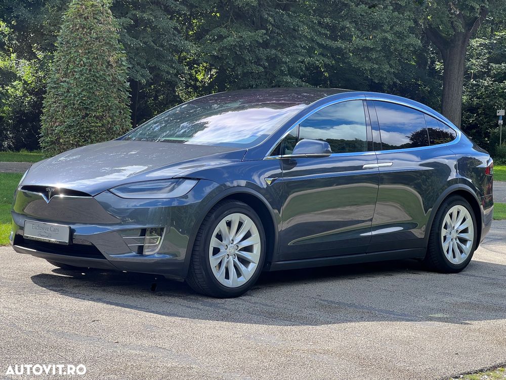 Tesla Model X - 1